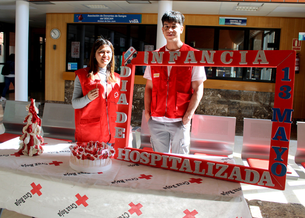 Magia, piruletas y globos en el día del Niño Hospitalizado