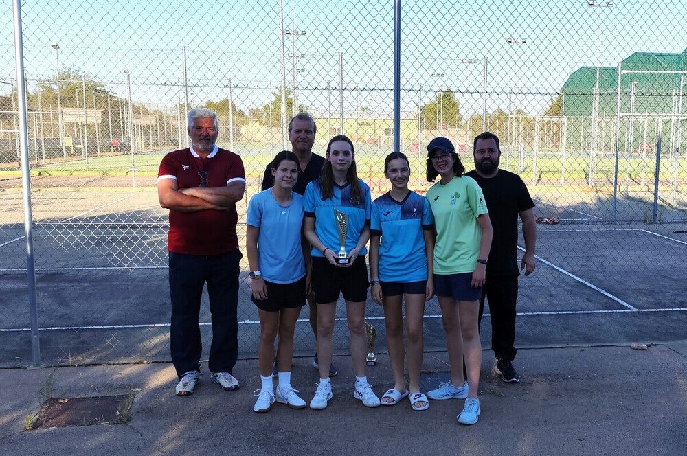 Equipo ganador en el cuadro femenino.