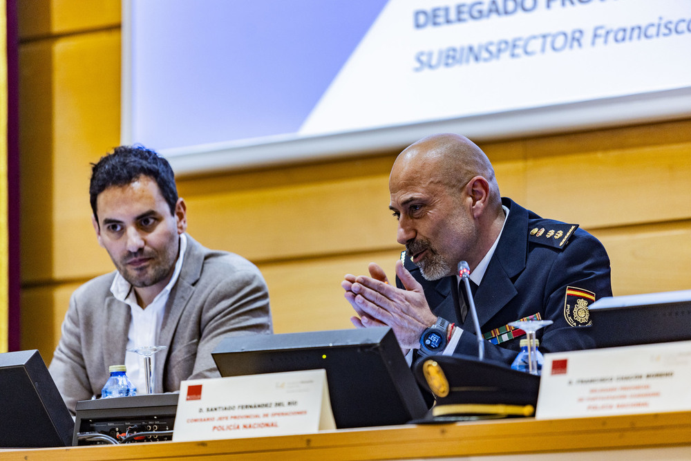 La Policía forma a los futuros maestros en ciberseguridad