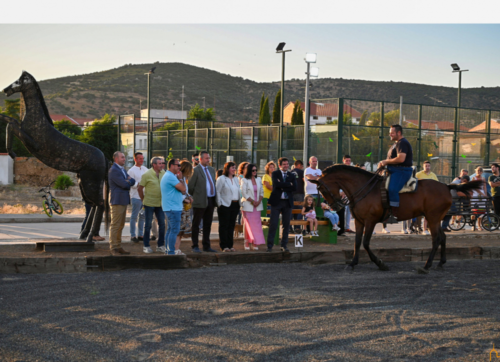 Guadalmez estrena una pista de equitación 