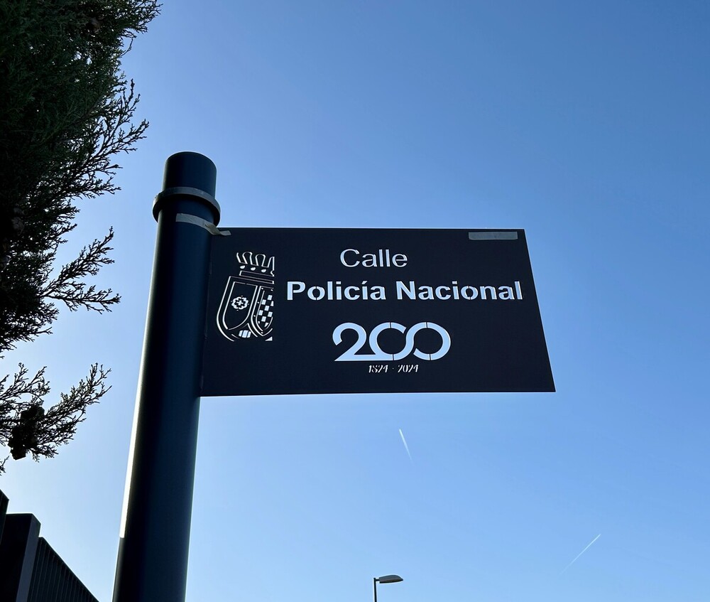 Valdepeñas dedica una calle a la Policía en su 200 aniversario