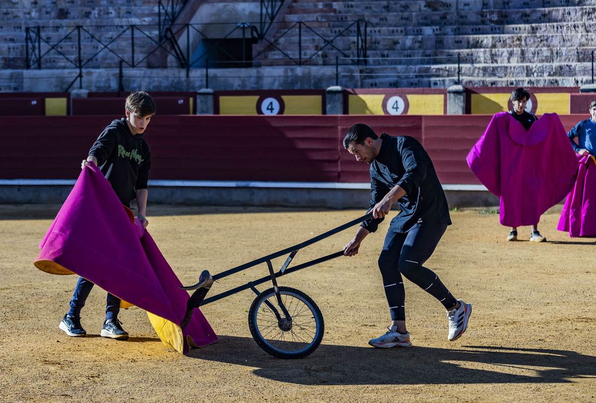 INICIO DE LAS CLASE EN LA PLAZA DE TOROS DE LA ESCUELA DE TAUROMÁQUIA, INICIO DE LAS CLASES TAURINAS DE LA ESCUELA DE TAUROMAQUIA, TOROS  / RUEDA VILLAVERDE