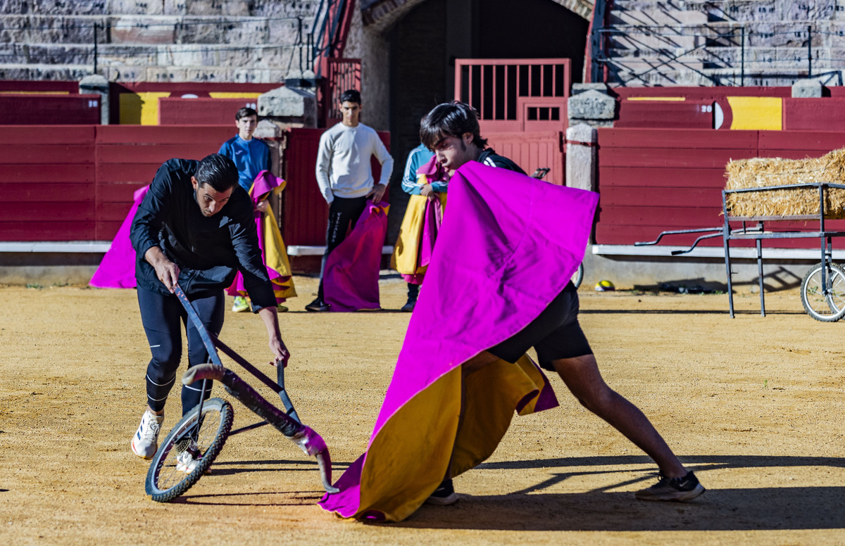 INICIO DE LAS CLASE EN LA PLAZA DE TOROS DE LA ESCUELA DE TAUROMÁQUIA, INICIO DE LAS CLASES TAURINAS DE LA ESCUELA DE TAUROMAQUIA, TOROS  / RUEDA VILLAVERDE