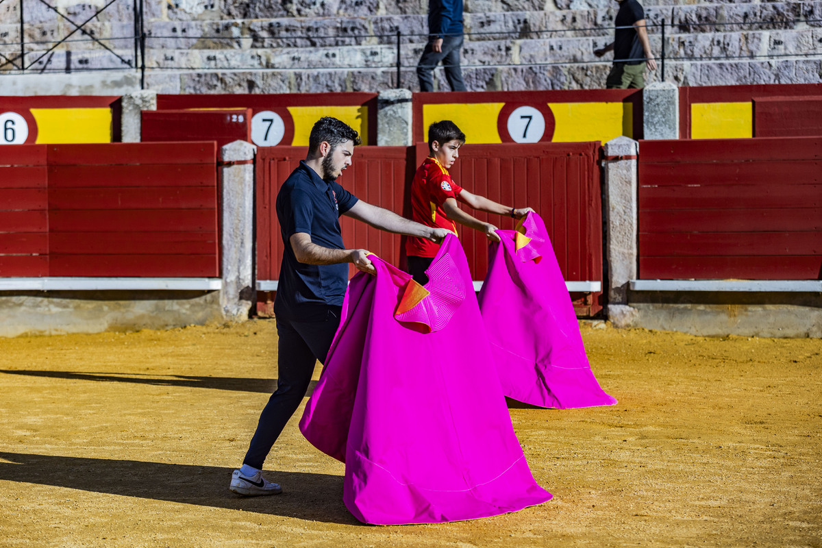 INICIO DE LAS CLASE EN LA PLAZA DE TOROS DE LA ESCUELA DE TAUROMÁQUIA, INICIO DE LAS CLASES TAURINAS DE LA ESCUELA DE TAUROMAQUIA, TOROS  / RUEDA VILLAVERDE