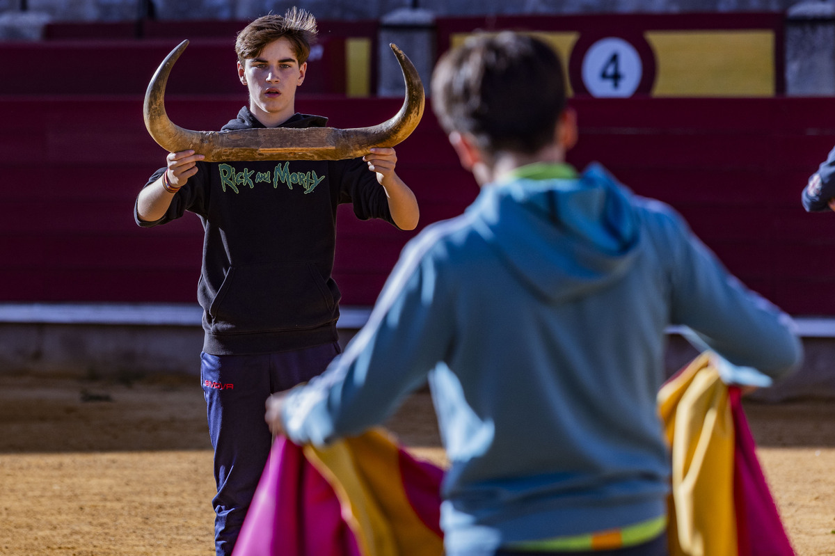 INICIO DE LAS CLASE EN LA PLAZA DE TOROS DE LA ESCUELA DE TAUROMÁQUIA, INICIO DE LAS CLASES TAURINAS DE LA ESCUELA DE TAUROMAQUIA, TOROS  / RUEDA VILLAVERDE