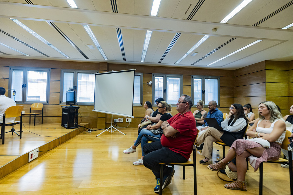 Asistentes en la sala de vistas de la Audiencia Provincial.