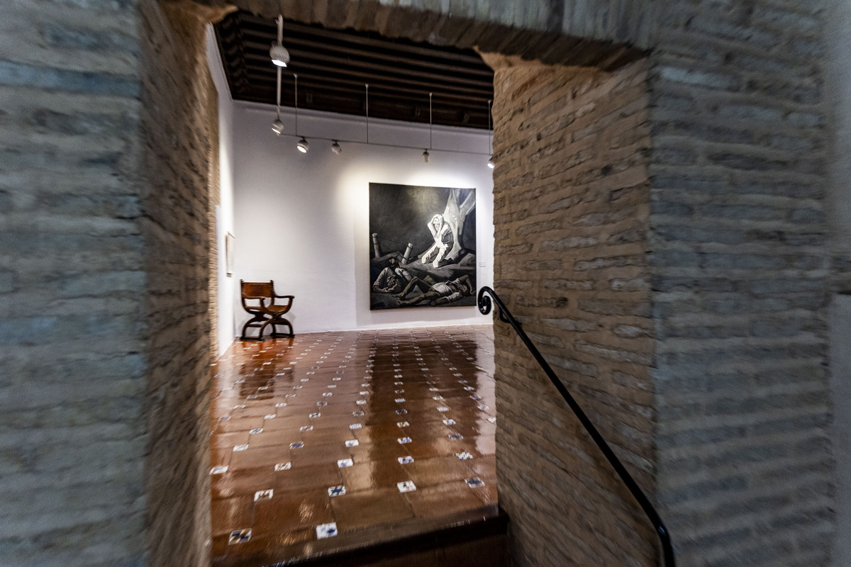 Alberto Martinez y Fernando garcía de la Fundación Manuel López Villaseñor, pintor de Ciudad Real, gene viendo la exposición de López Villaseñor  / RUEDA VILLAVERDE