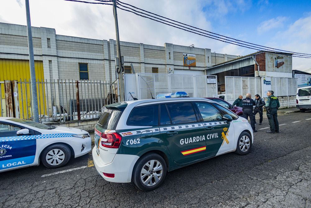 Un trabajador herido tras derrumbarse el techo de una nave