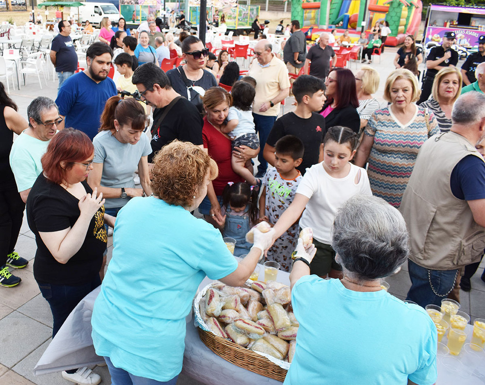 La barriada de Fraternidad celebra San Juan