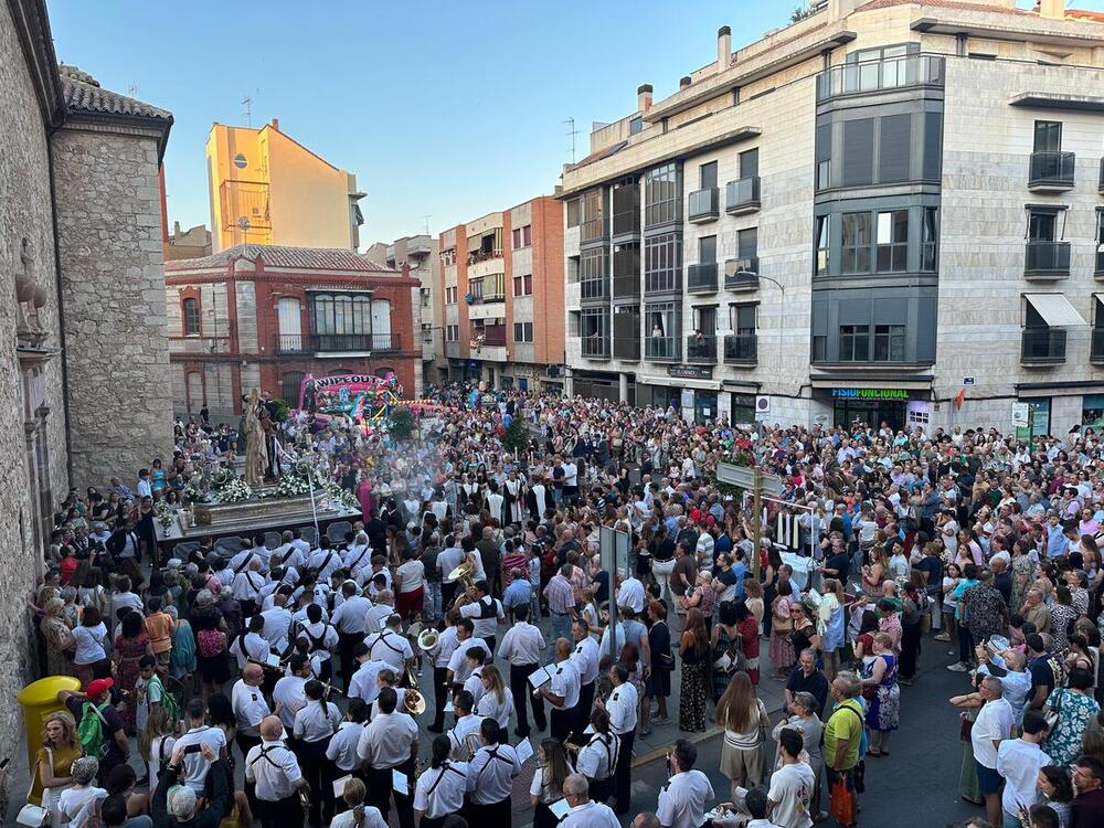 Multitudinaria procesión de la Virgen del Carmen