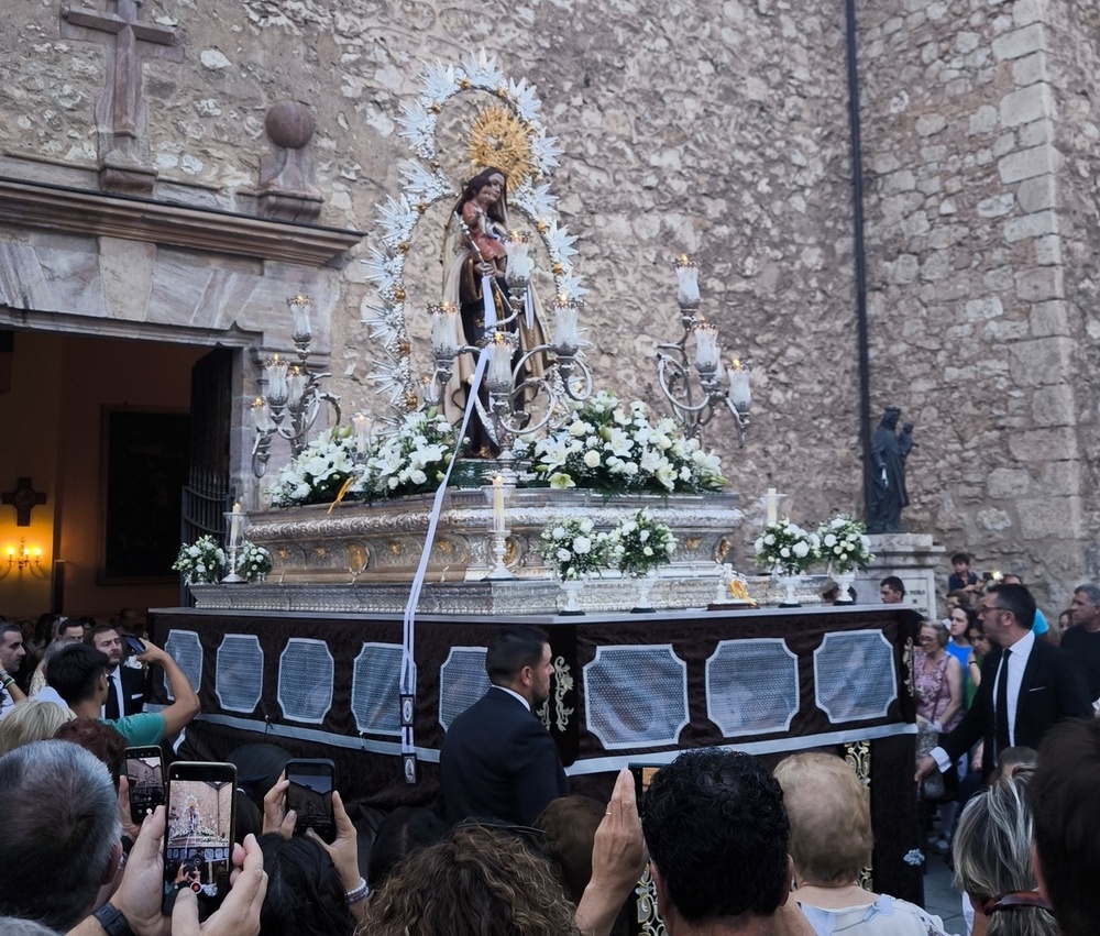 Multitudinaria procesión de la Virgen del Carmen