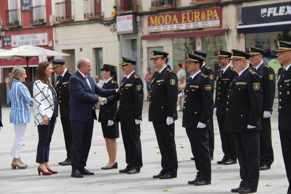 Alcázar de San Juan entrega su medalla de Oro a la Policía