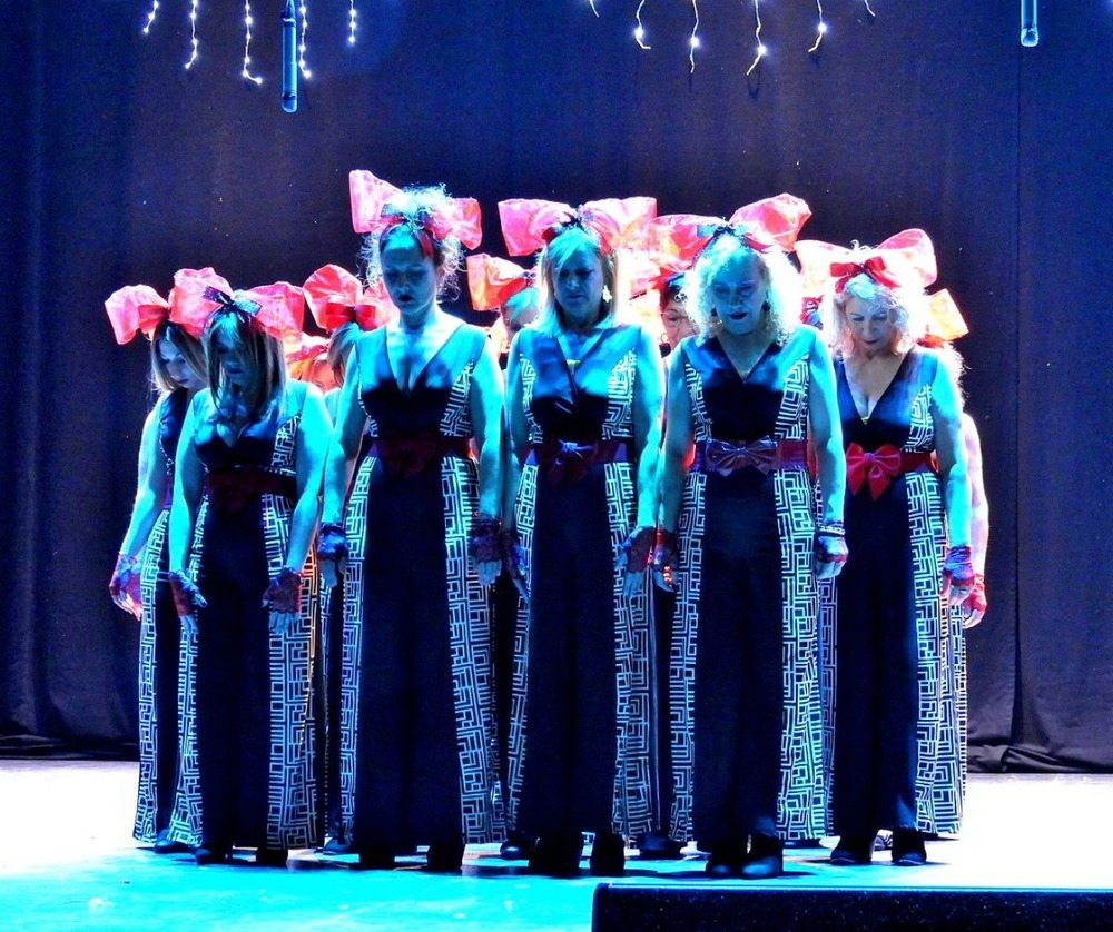 Los barrios cantan a la Navidad en un festival de villancicos 