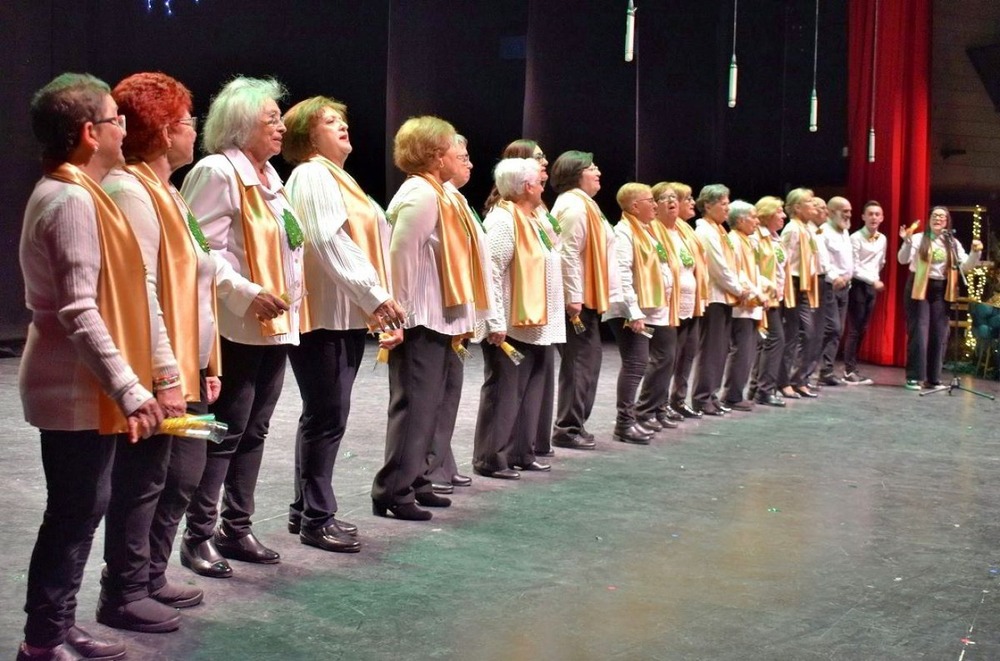 Los barrios cantan a la Navidad en un festival de villancicos 