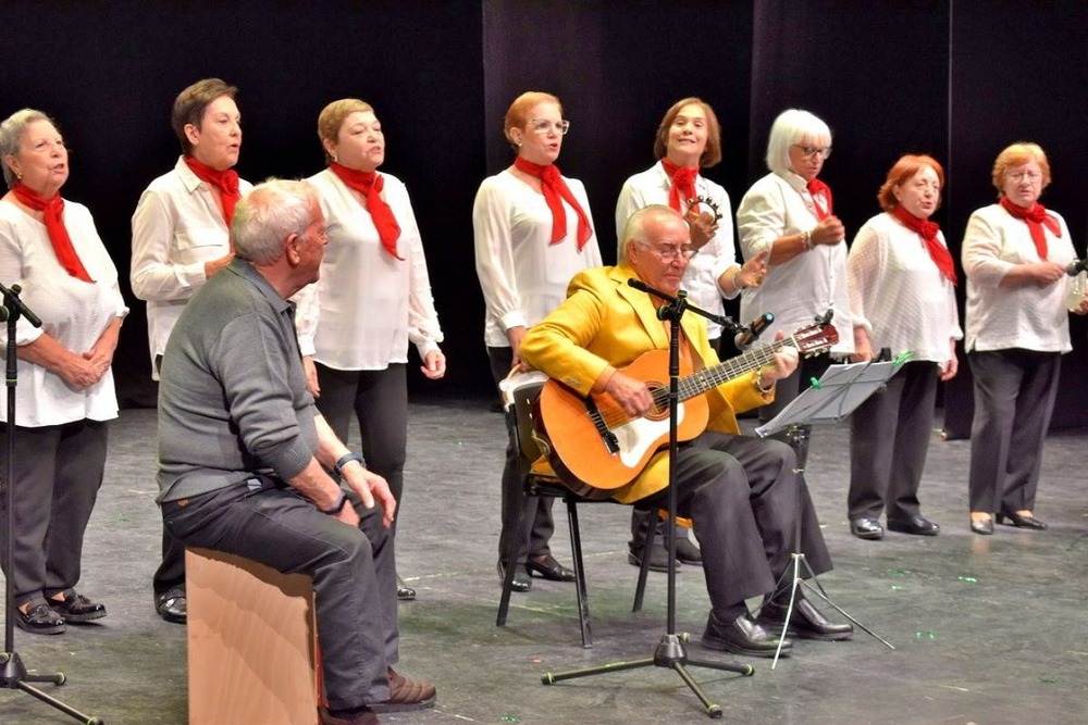 Los barrios cantan a la Navidad en un festival de villancicos 