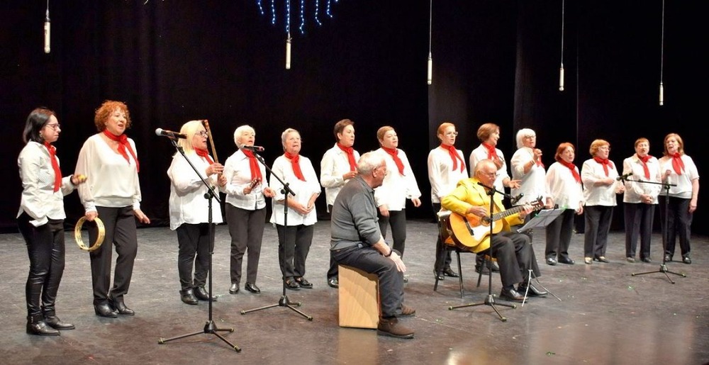 Los barrios cantan a la Navidad en un festival de villancicos 