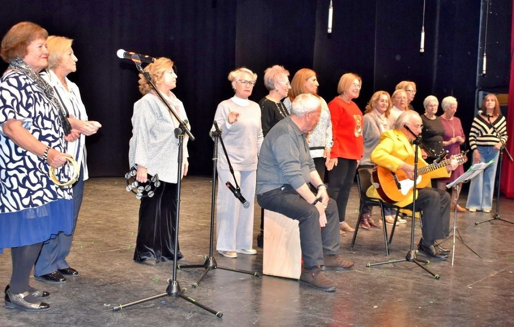 Los barrios cantan a la Navidad en un festival de villancicos 