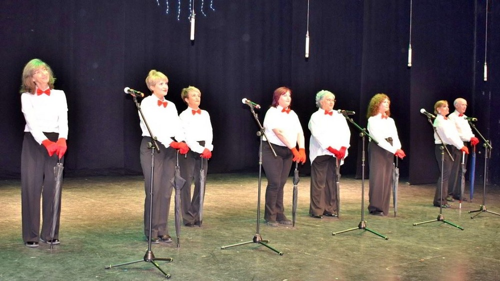 Los barrios cantan a la Navidad en un festival de villancicos 