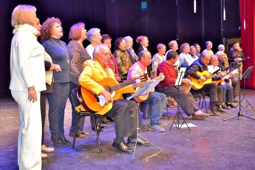 Los barrios cantan a la Navidad en un festival de villancicos 