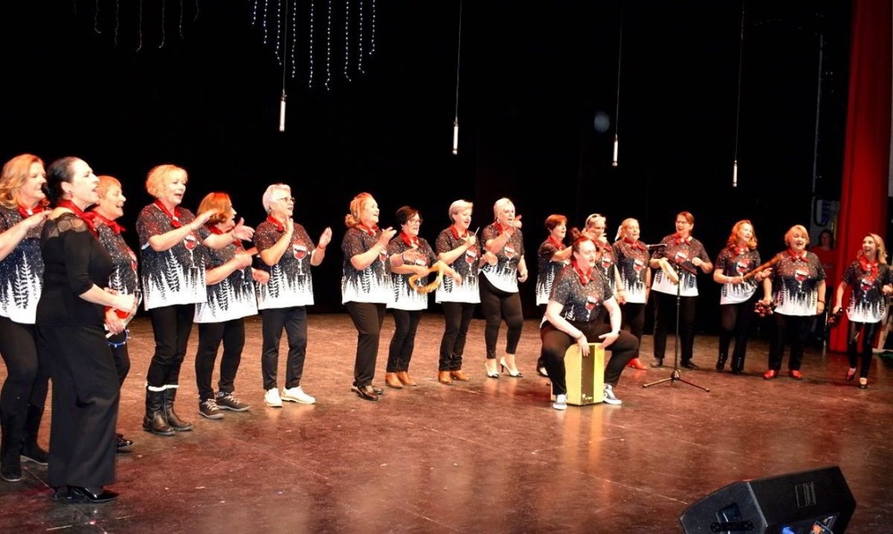 Los barrios cantan a la Navidad en un festival de villancicos 