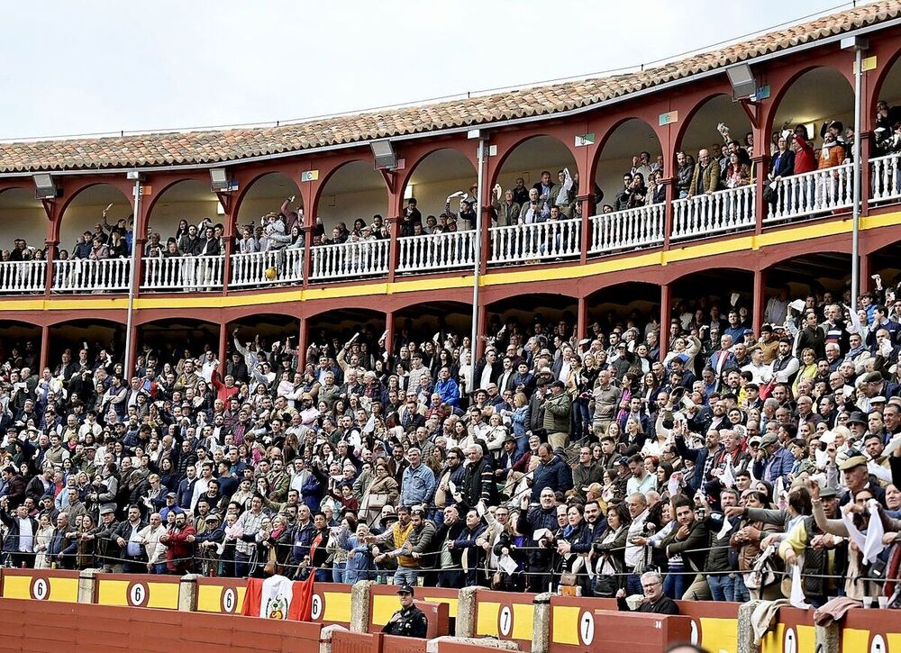 1714 días después, la plaza vuelve a 'respirar' toros