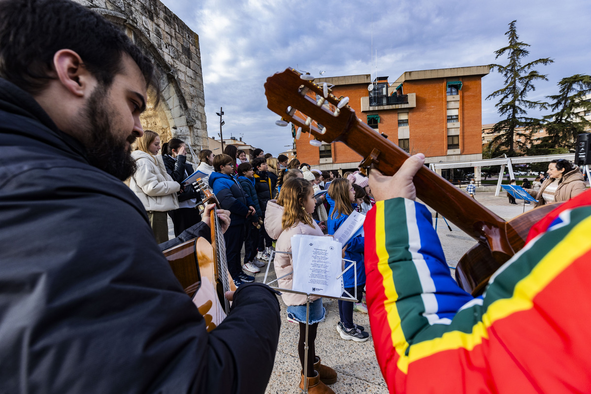 Navidad, caanto de villancicos de los colegios de ciudad real en el Arco del Torreón, Concierto de villancicos  / RUEDA VILLAVERDE