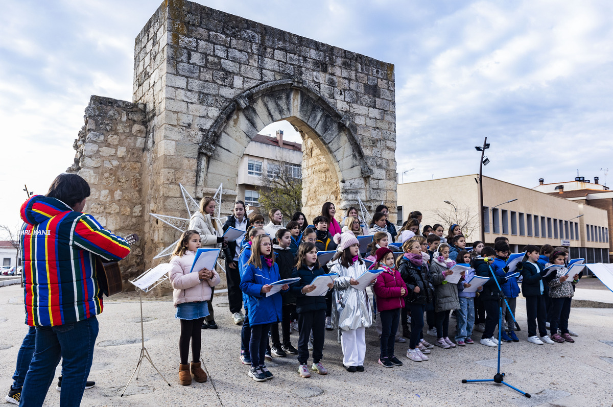 Navidad, caanto de villancicos de los colegios de ciudad real en el Arco del Torreón, Concierto de villancicos  / RUEDA VILLAVERDE