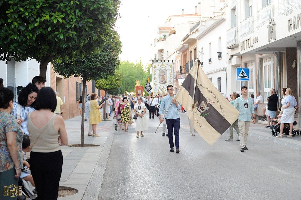 El barrio del Carmen sale en procesión con su Virgen