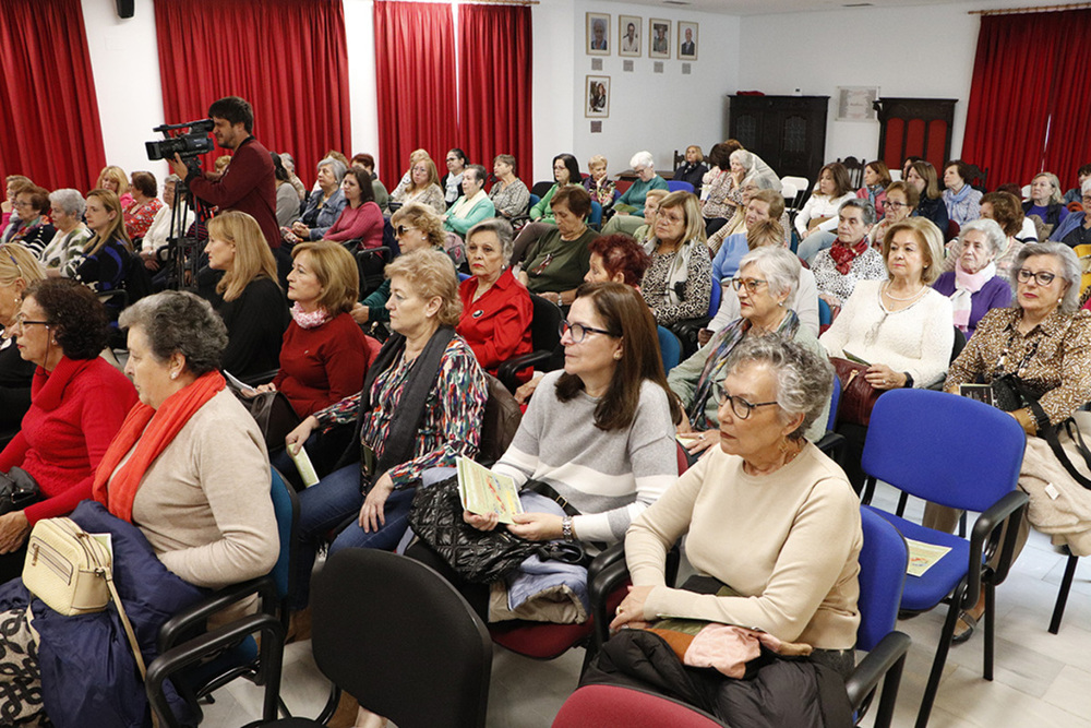 Lucía Etxebarría traslada la terapia de escritura expresiva 