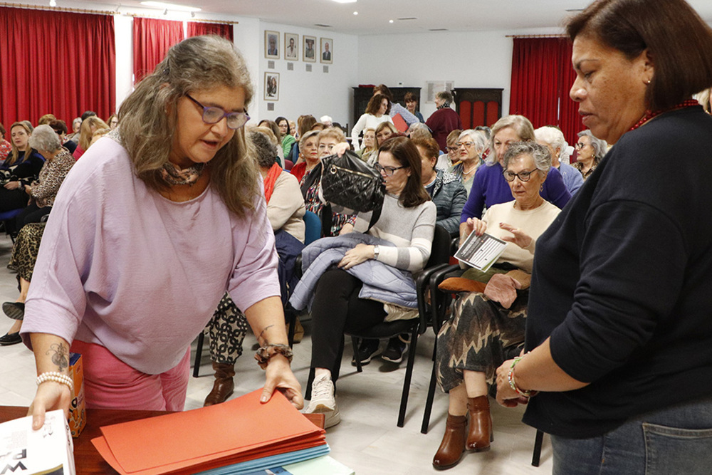 Lucía Etxebarría traslada la terapia de escritura expresiva 