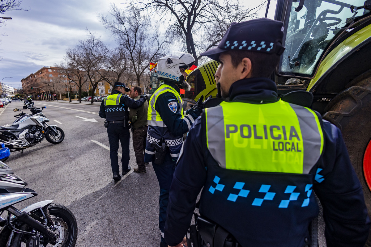 manifestación de agricultores en Ciuadad Rel, AsAJA, TRACTORADA EN CIUDAD REAL, INCIDENTES CON LA POLICÍA NACIONAL Y POLICÍA LOCAL, SUCESO,  Pedro Barato de Asaja enfrentándose a la Policía Nacional, durante la trastorada en Ciudad Real  / RUEDA VILLAVERDE