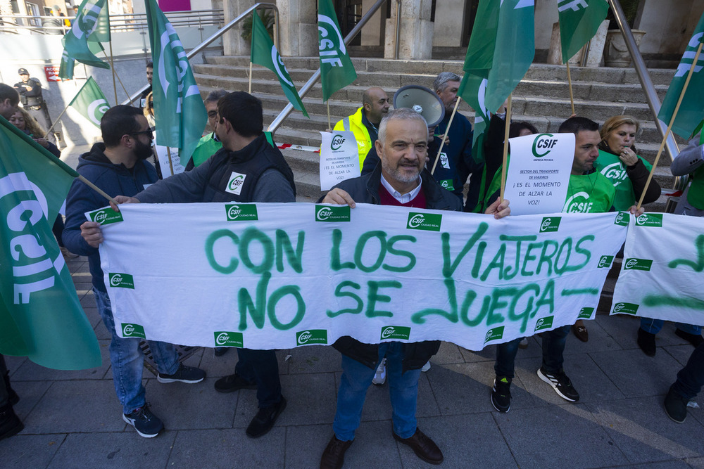 CSIF cifra en 95% el seguimiento de la huelga en el transporte