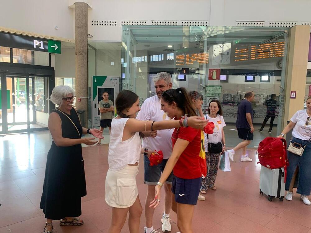 Recibimiento a la nadadora olímpica Laura Cabanes