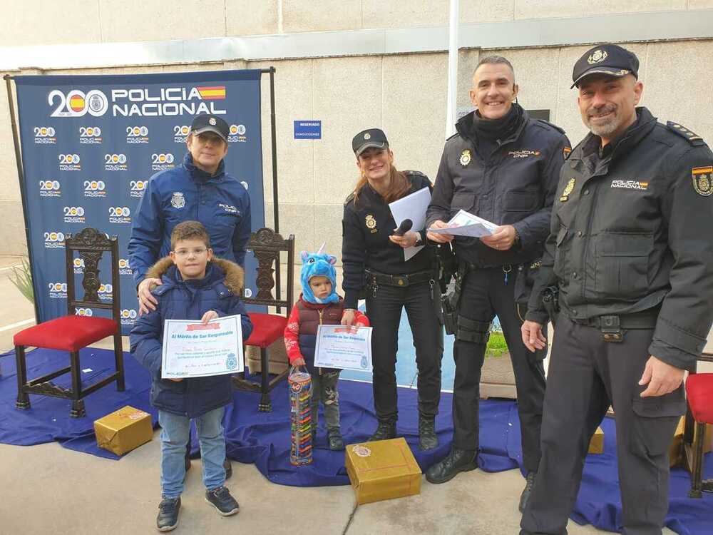 Los Reyes visitan la comisaría provincial de Ciudad Real