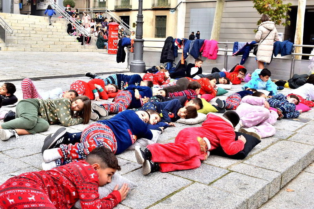 Los escolares llevan la Navidad a la plaza del Ayuntamiento