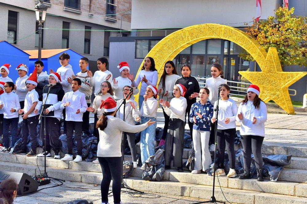 Los escolares llevan la Navidad a la plaza del Ayuntamiento