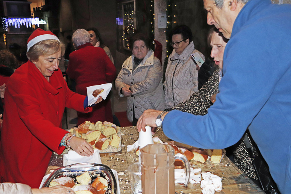 Almodóvar engalana la calle Cristo por Navidad