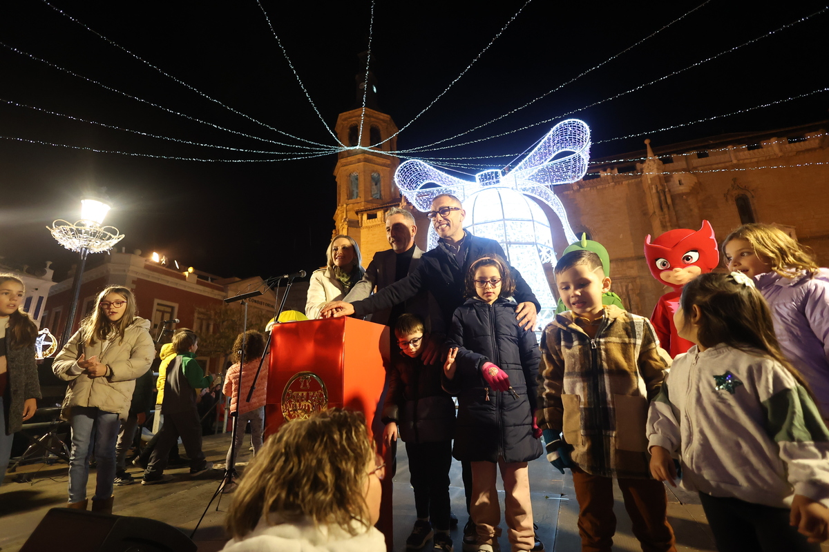 Inaguración de las luces navideñas de Valdepeñas, Luces de Navidad en Valdepeñas  / TOMÁS FERNÁNDEZ