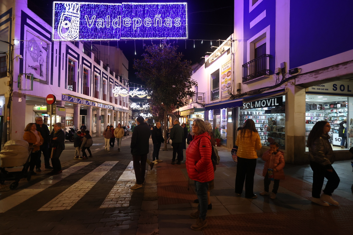 Inaguración de las luces navideñas de Valdepeñas, Luces de Navidad en Valdepeñas  / TOMÁS FERNÁNDEZ