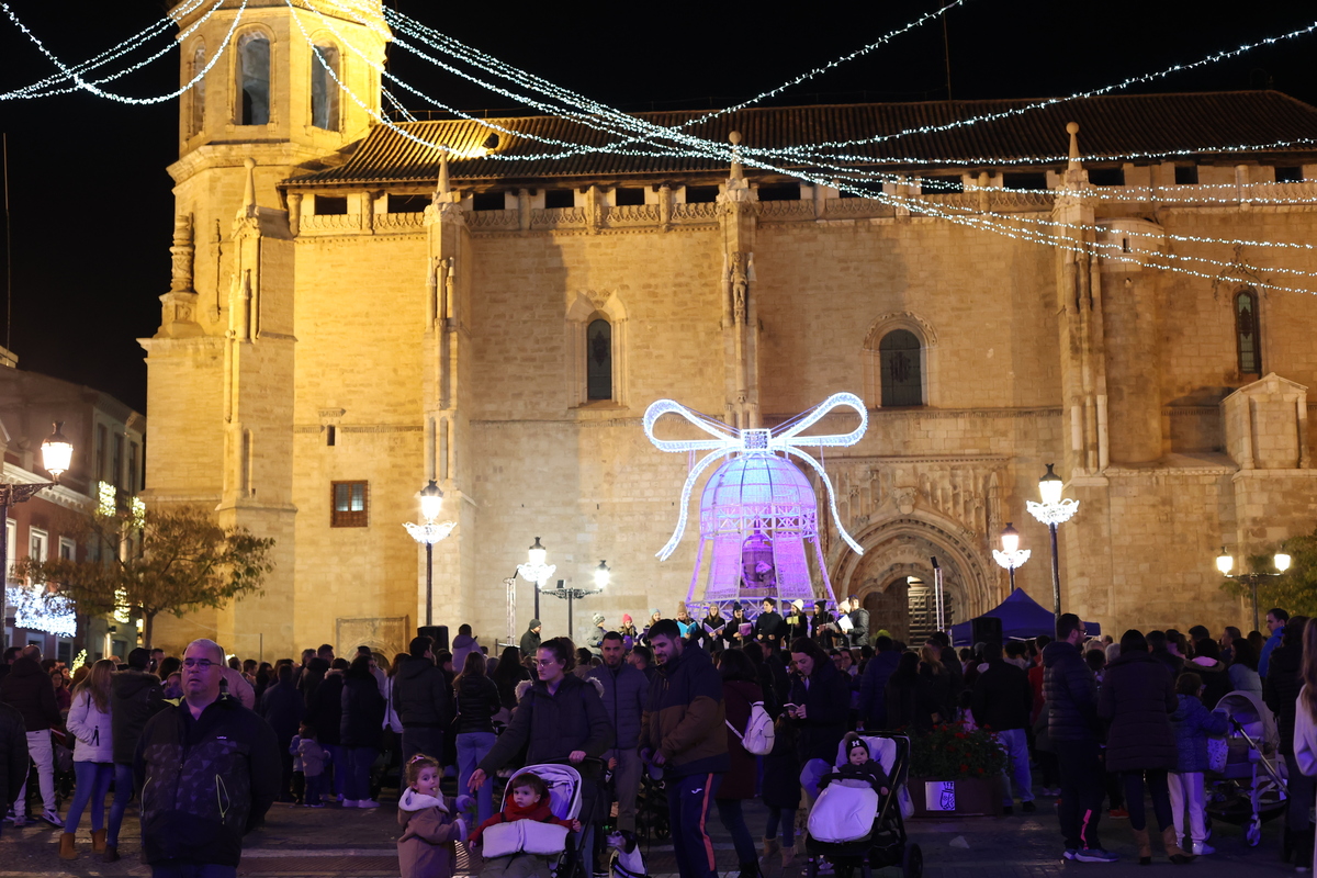 Inaguración de las luces navideñas de Valdepeñas, Luces de Navidad en Valdepeñas  / TOMÁS FERNÁNDEZ