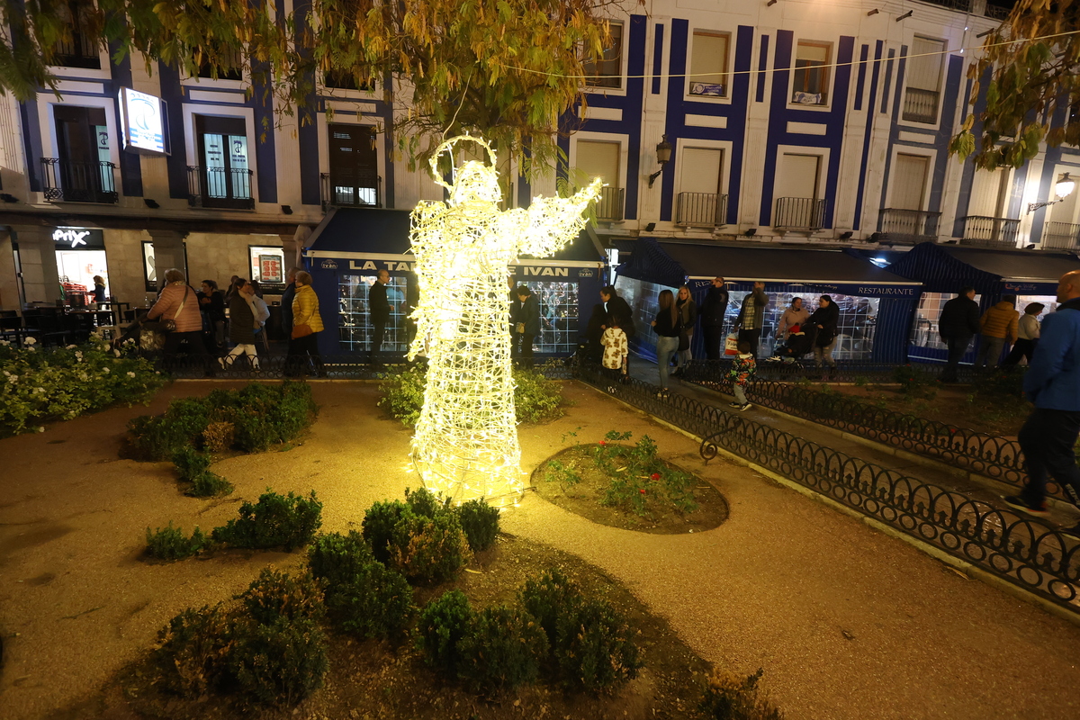 Inaguración de las luces navideñas de Valdepeñas, Luces de Navidad en Valdepeñas  / TOMÁS FERNÁNDEZ