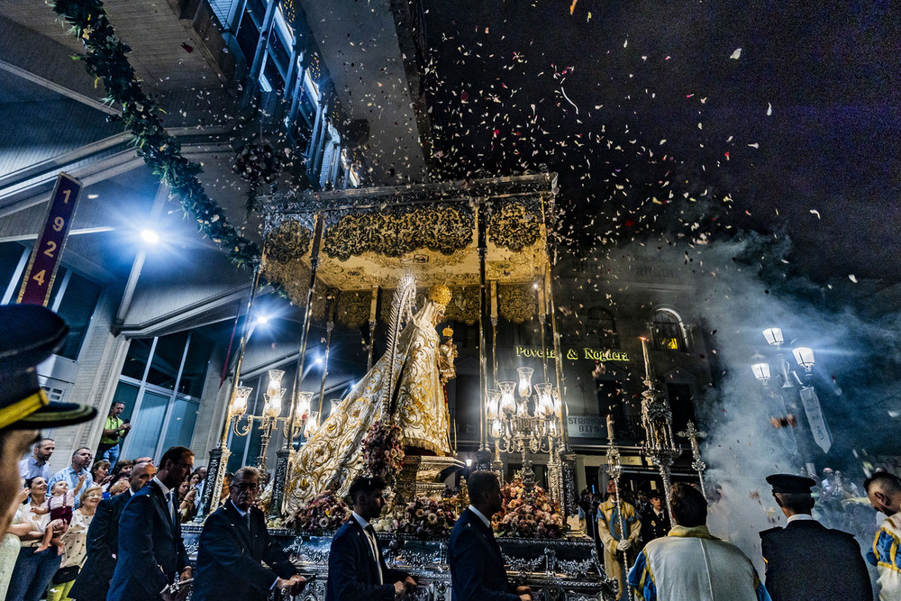 Luces y sombras en la procesión de la Virgen del Prado