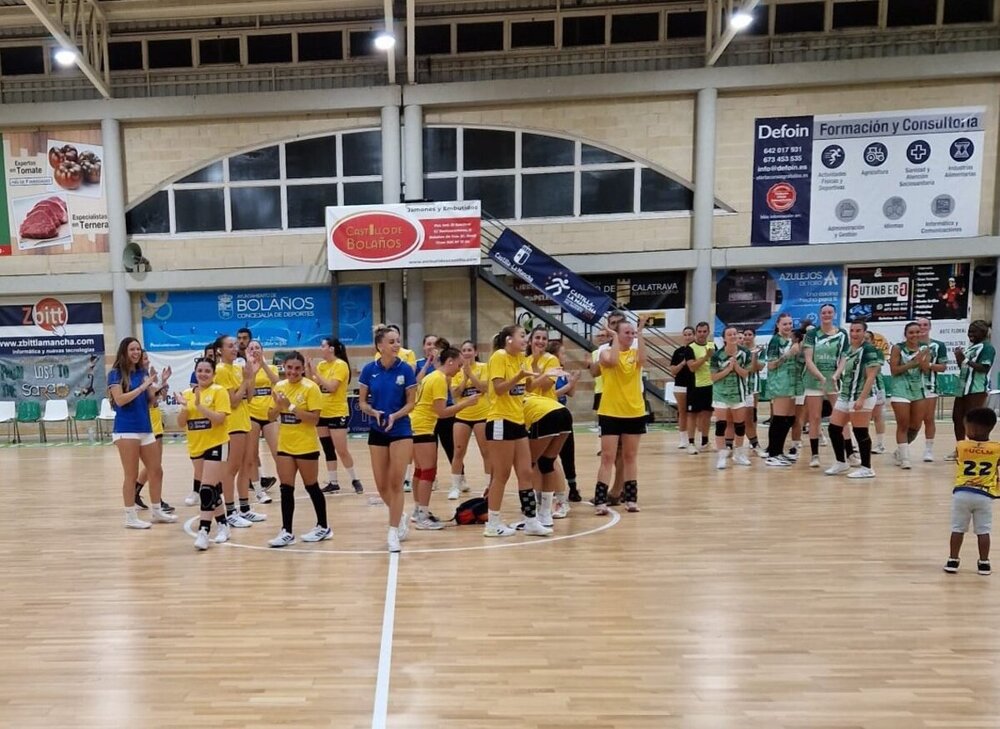 Jugadoras de Caserío y Bolaños, tras el encuentro.