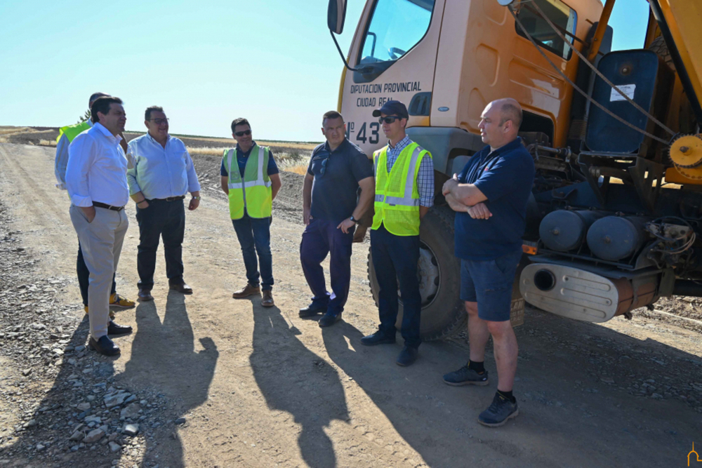 Visita de Miguel Ángel Valverde a las obras del circuito de motocross en Cózar