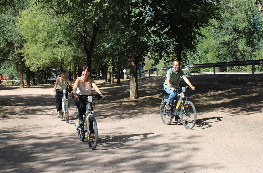 Inauguración de la nueva estación de bicicletas eléctricas en las Lagunas de Ruidera