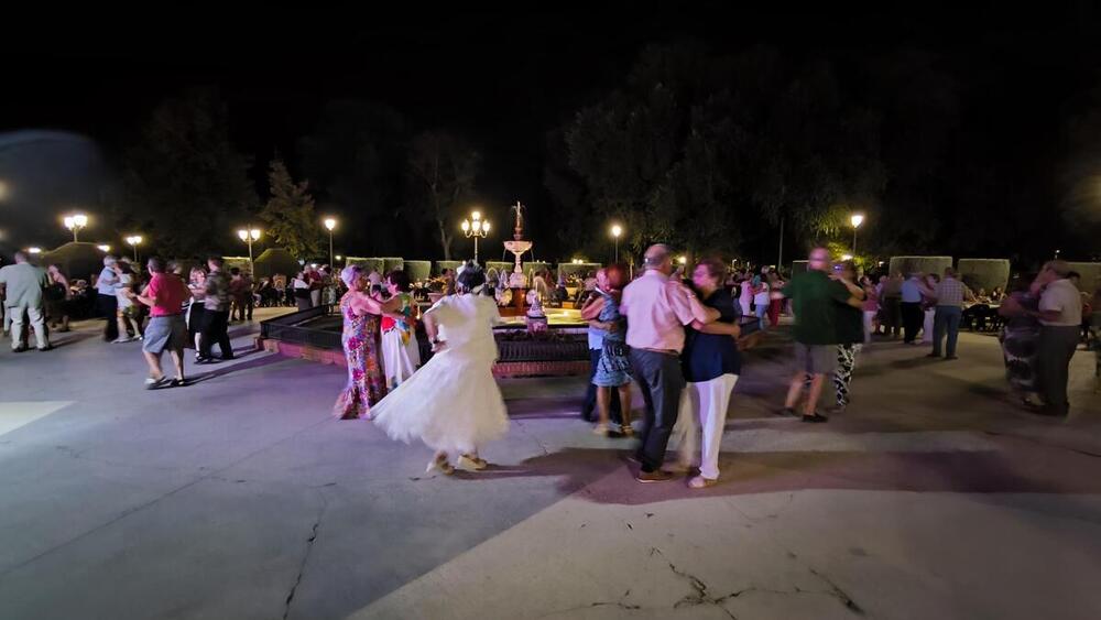 Más de 400 mayores disfrutan del ‘Baile en la Talaverana'