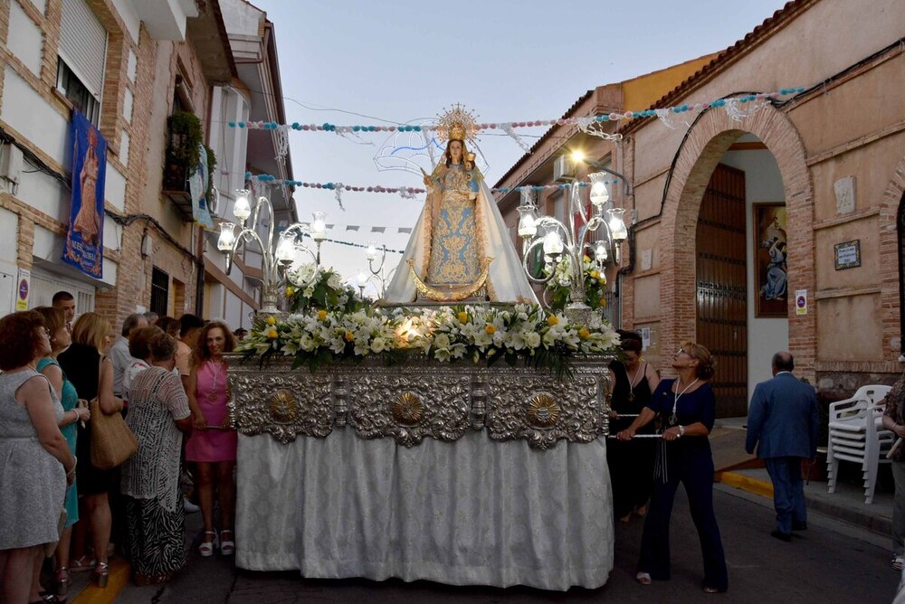 La Virgen de la Salud cierra las fiestas del Barrio de Oriente