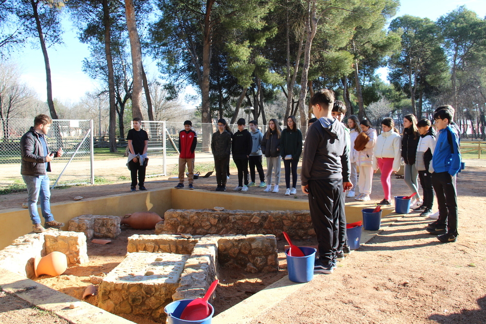 El Aula del Parque Alces se estrena con una excavación