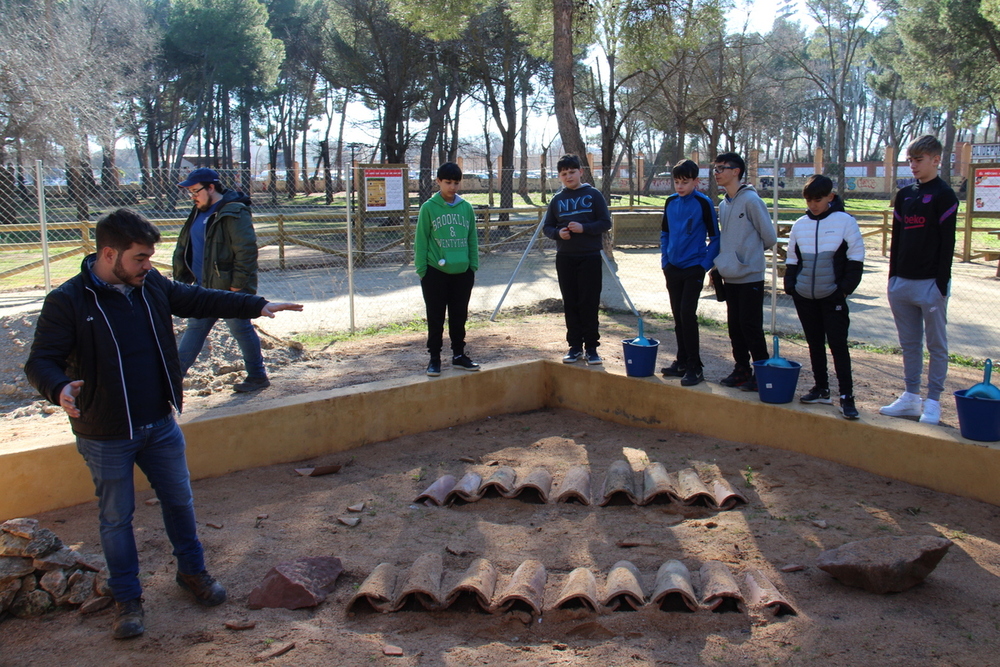 El Aula del Parque Alces se estrena con una excavación