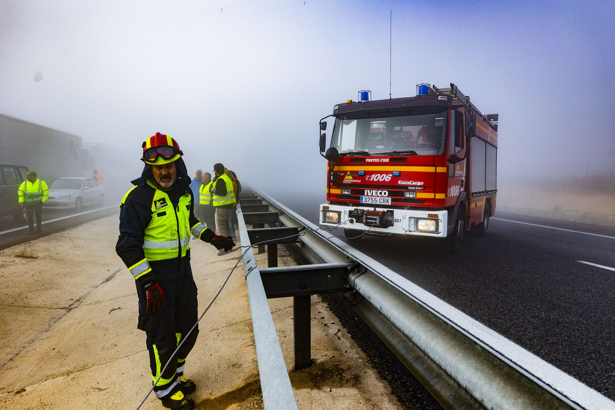 accidente multiple por la niebla, con 3 fallecidos y 18 heridos en la autovia de andalucía en la A 4 a la altura de Santa Cruz de Mudela,  accidente multiple en tre varios camiones y coches con tres fallecidos y 18 heridos dos graves, suceso  / RUEDA VILLAVERDE